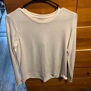 Woman’s American Eagle long sleeve